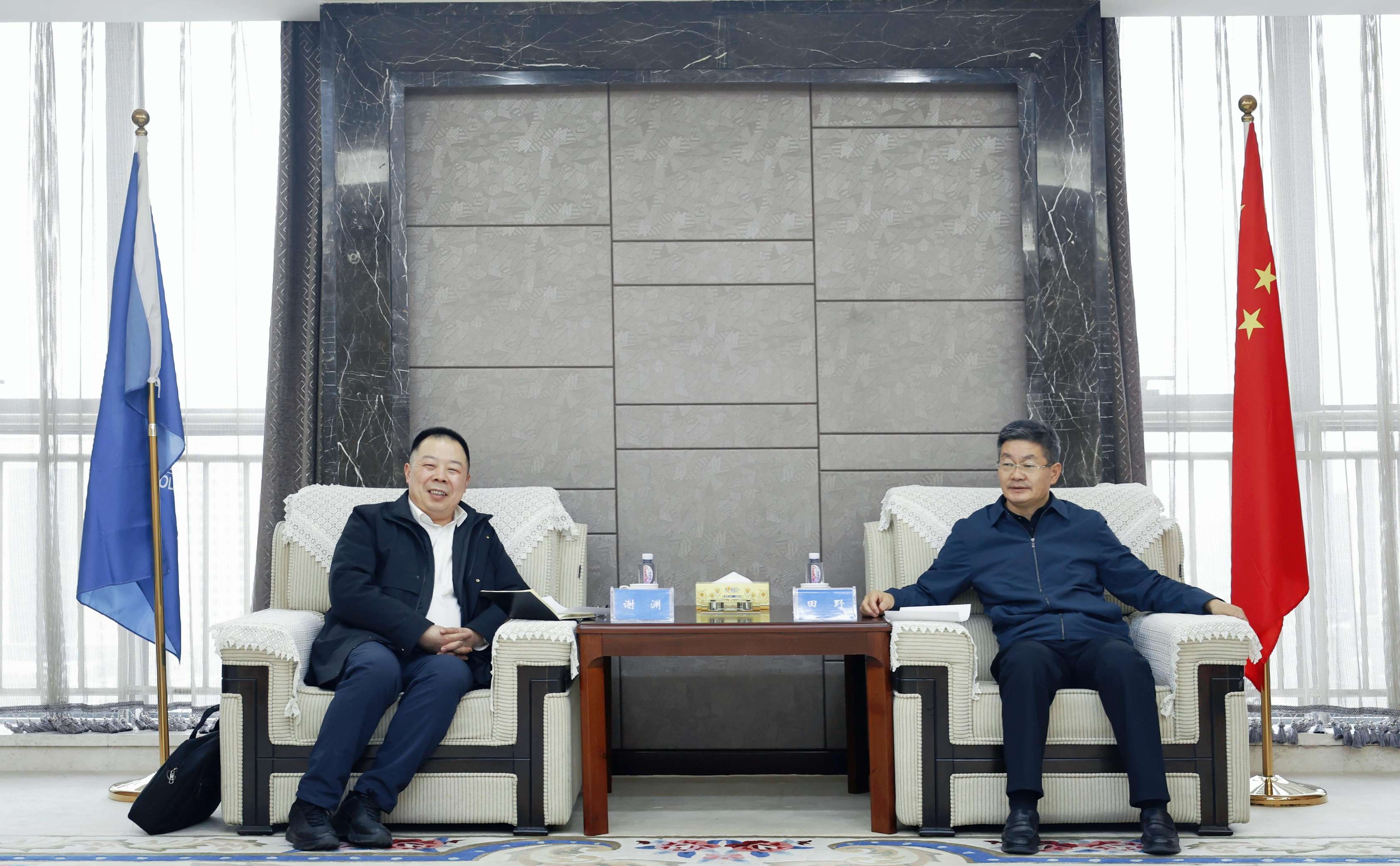 1765764901511043880.jpg auto