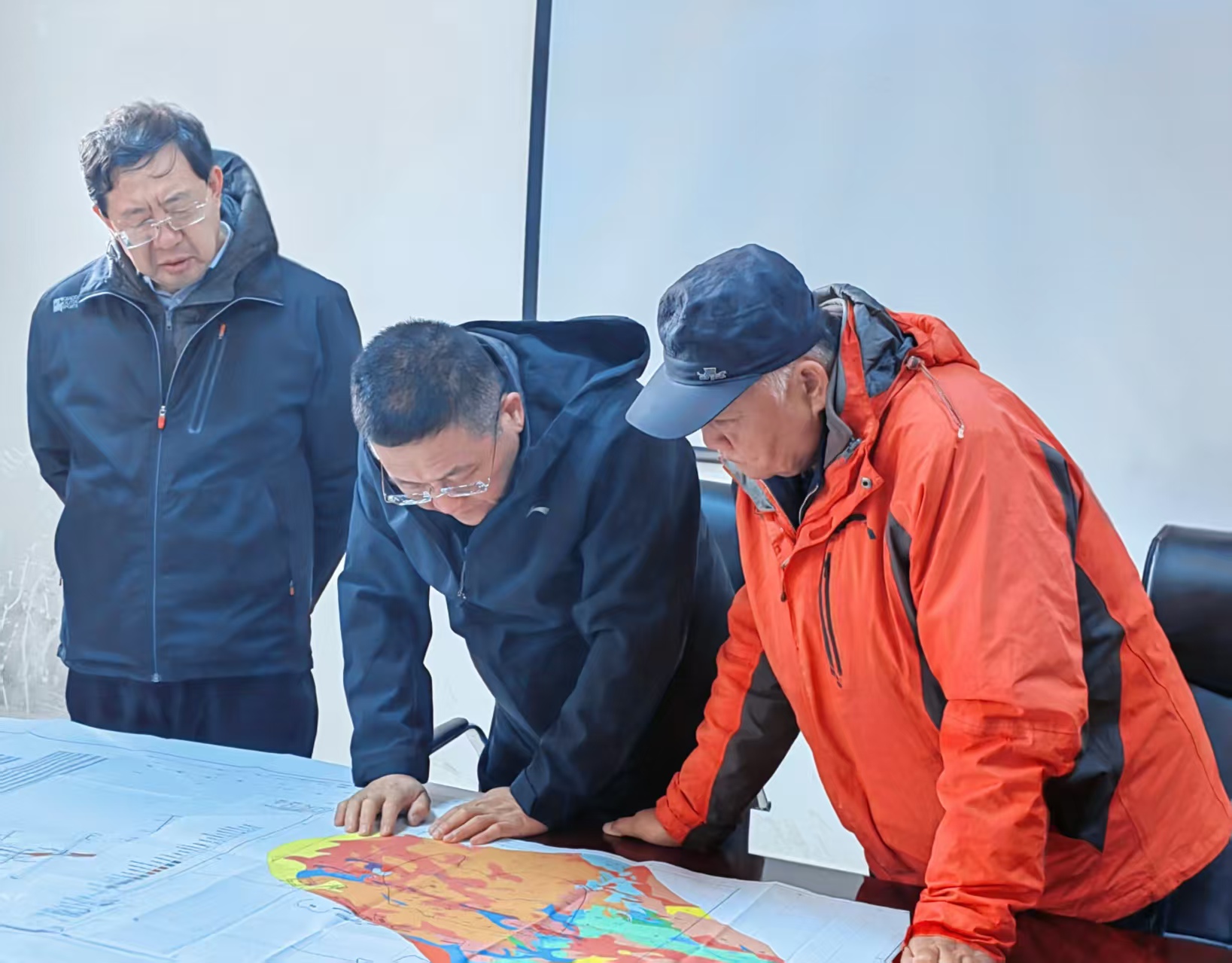 1761183414060049287.jpg auto