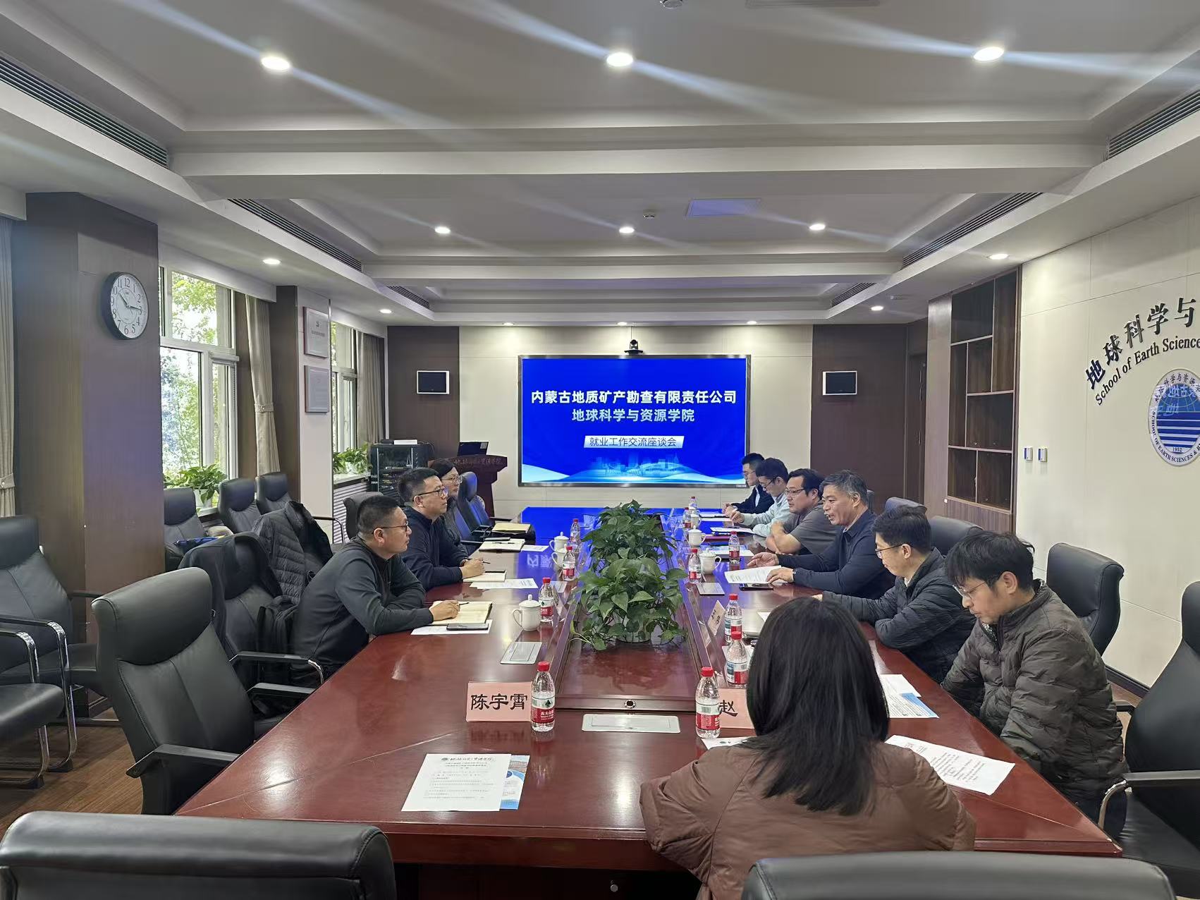 1762160703345052676.jpg auto